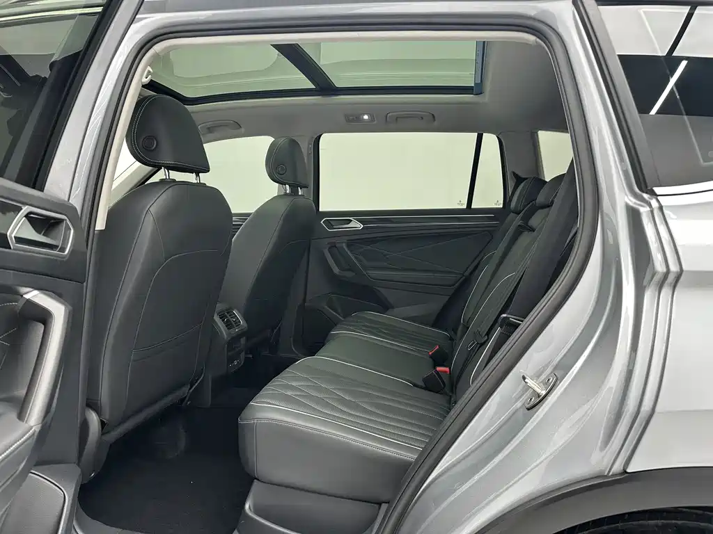 Volkswagen Tiguan L 2023 — фото 6