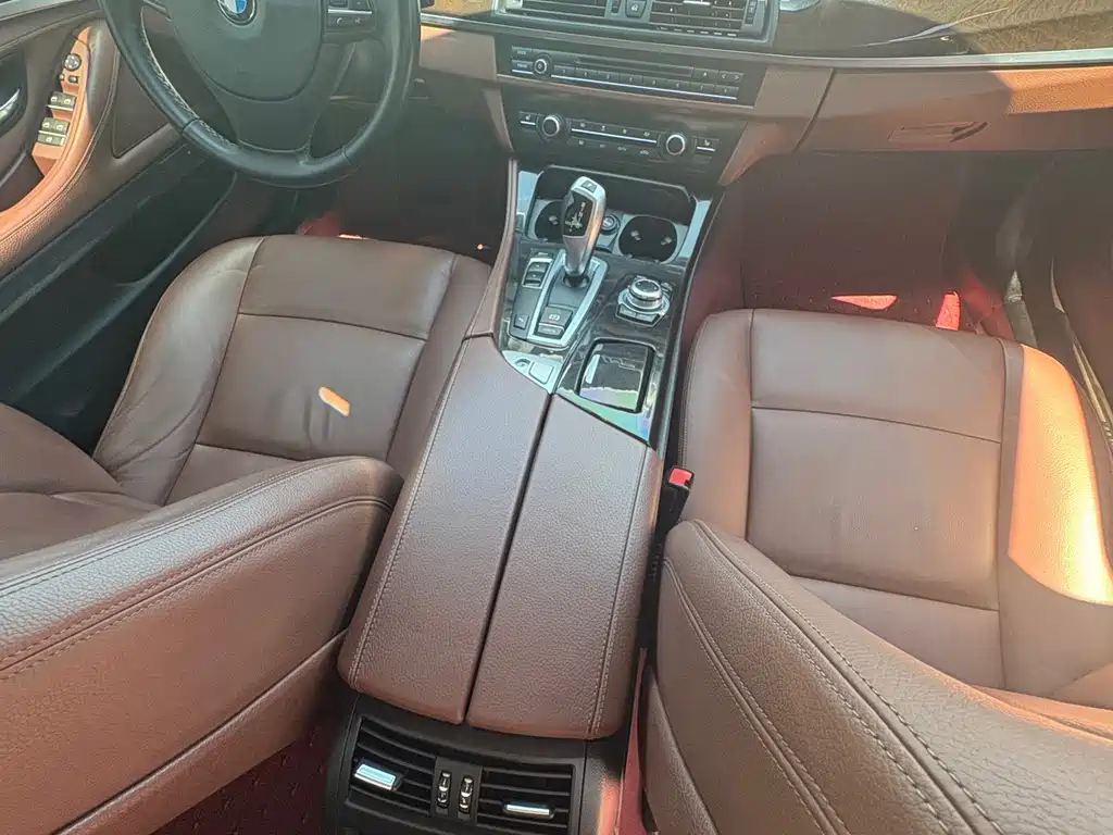 BMW 5 Series 2016 — фото 13