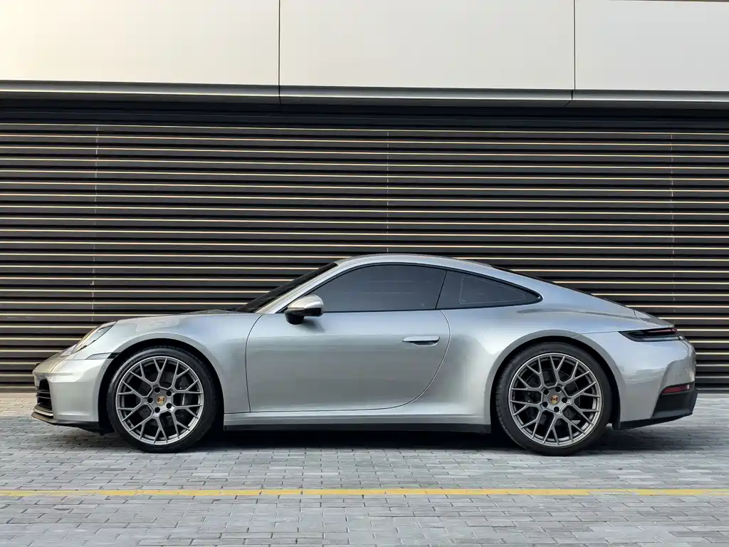 Porsche 911 2025