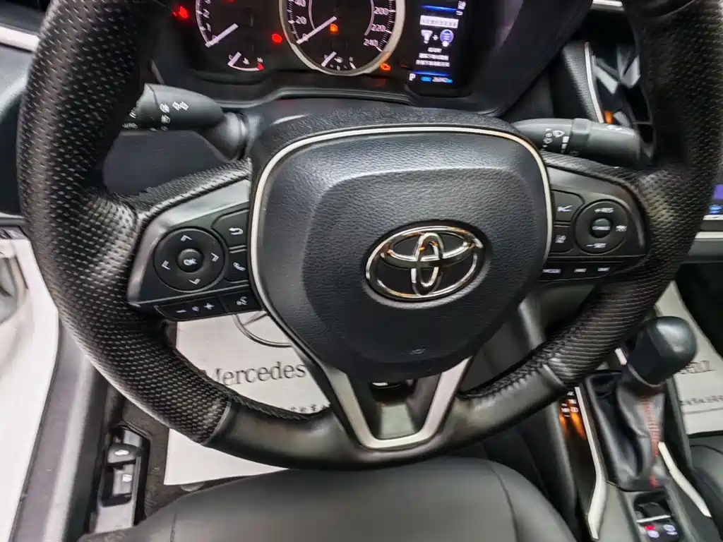 Toyota Corolla 2023 — фото 10