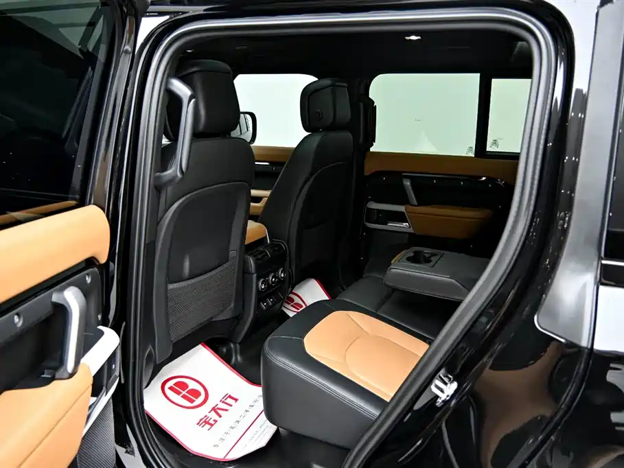 Land Rover Defender 2024 — фото 13