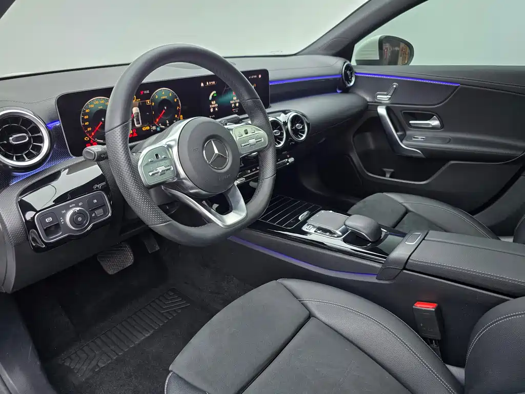 Mercedes-Benz A-Class 2019 — фото 12