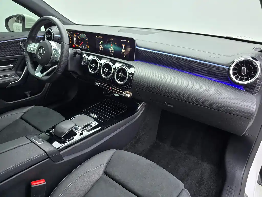 Mercedes-Benz A-Class 2019 — фото 14
