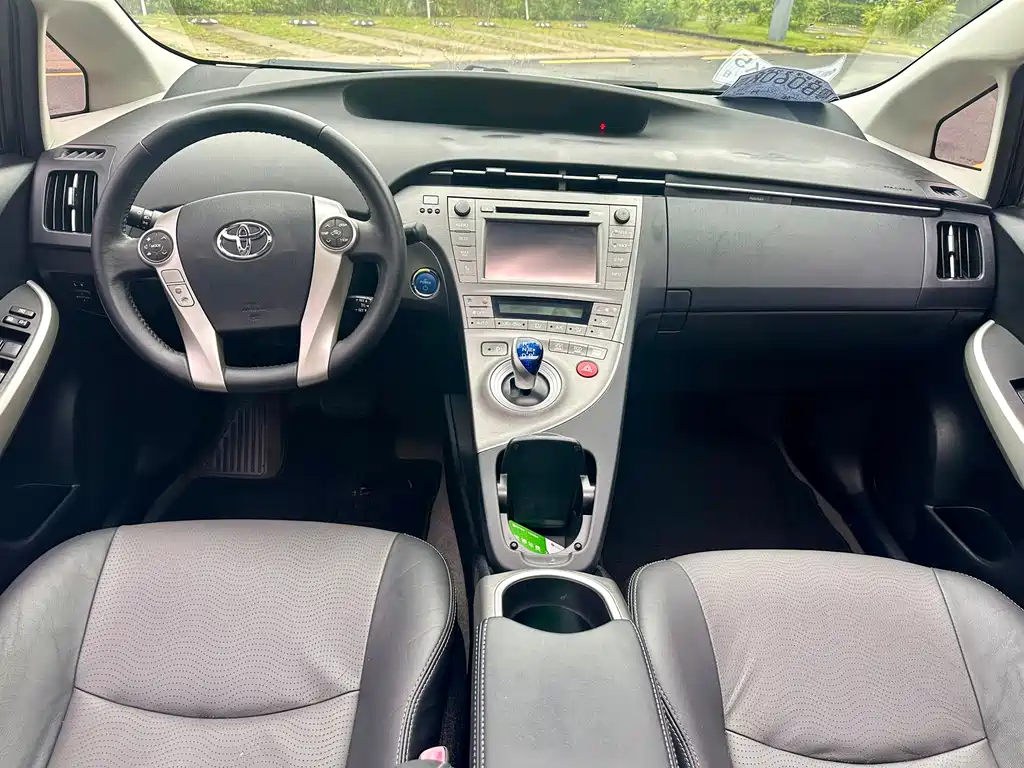 Toyota Prius 2013 — фото 11