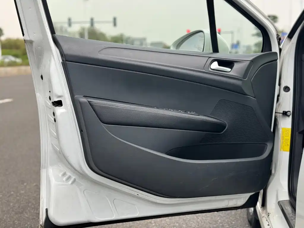 Peugeot 308 2015 — фото 13