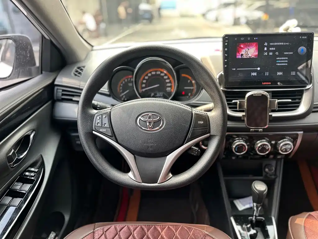 Toyota Yaris L 2023 — фото 8