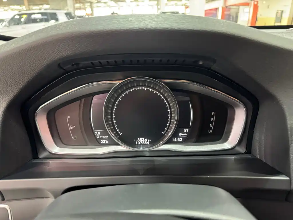 Volvo V60 2017 — фото 15