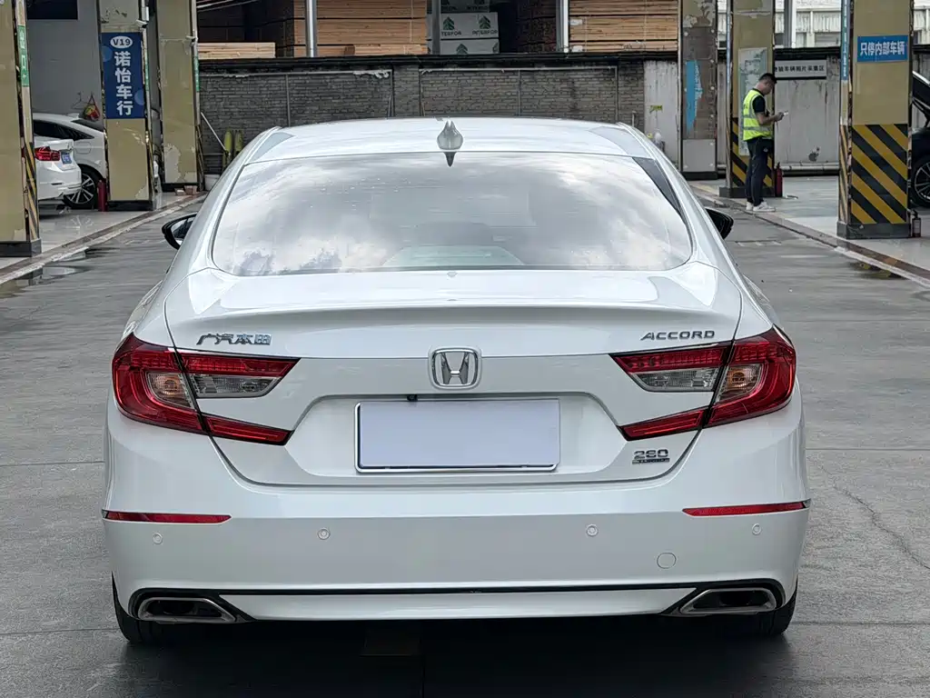 Honda Accord 2018 — фото 12