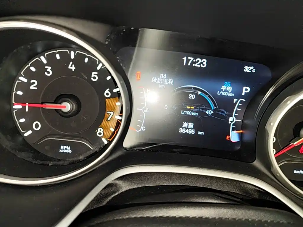 Jeep Compass 2018 — фото 12