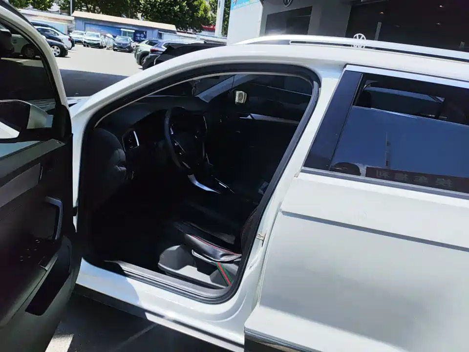 Volkswagen T-Roc 2023