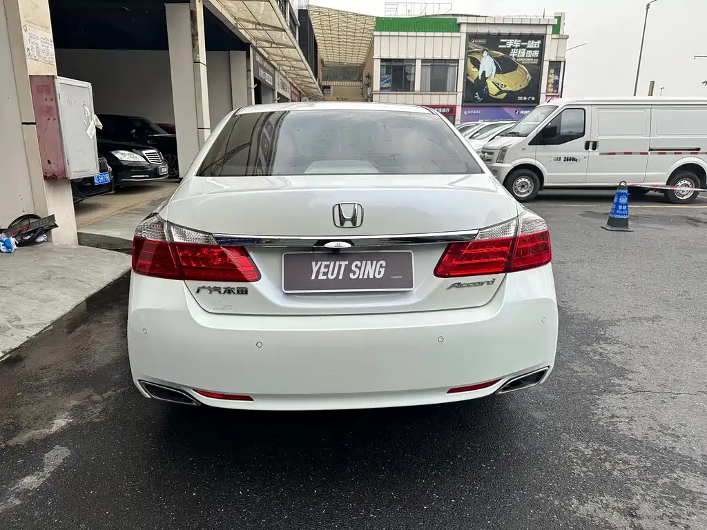 Honda Accord 2014 — фото 11
