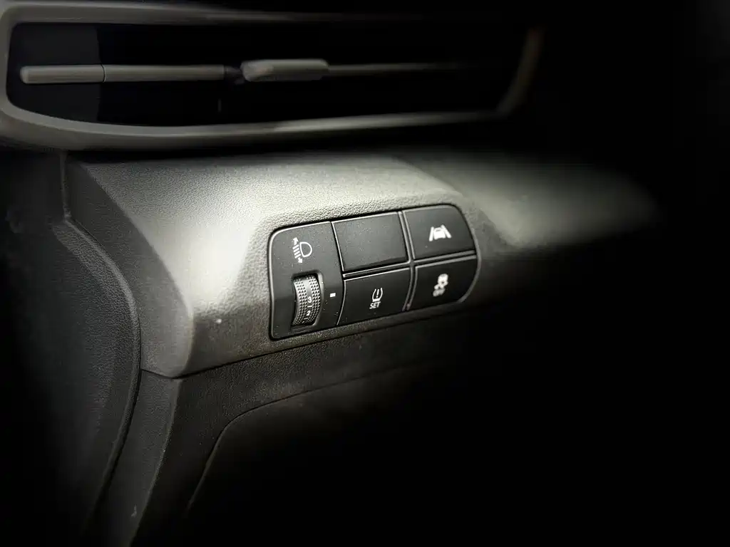 Hyundai Elantra 2021 — фото 14