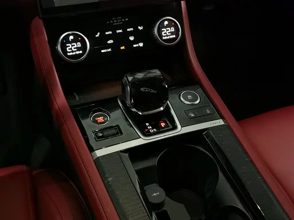 Jaguar XFL 2022 — фото 13
