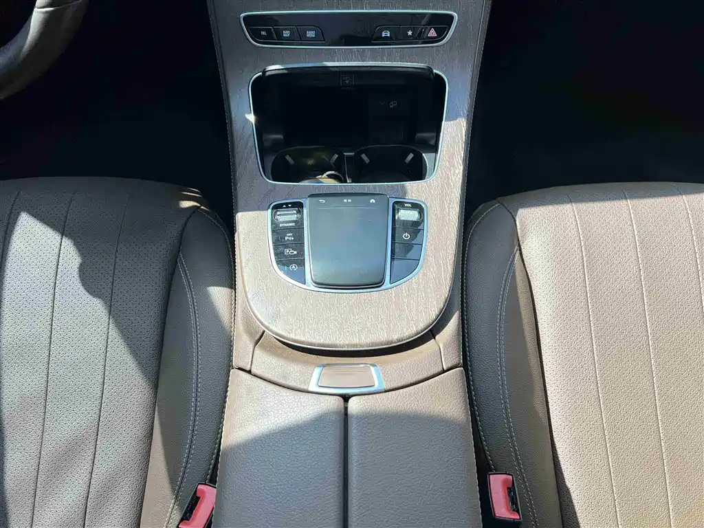 Mercedes-Benz E-Class 2021 — фото 20