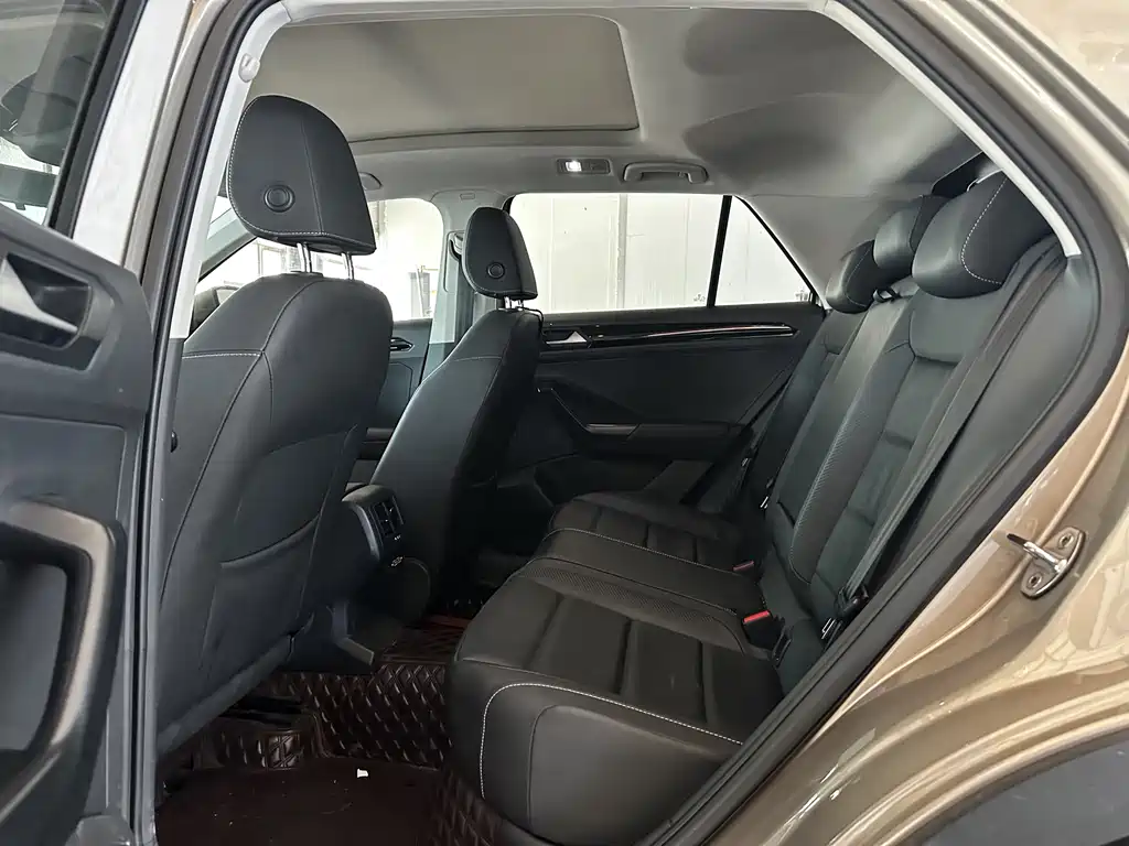 Volkswagen T-Roc 2022 — фото 16