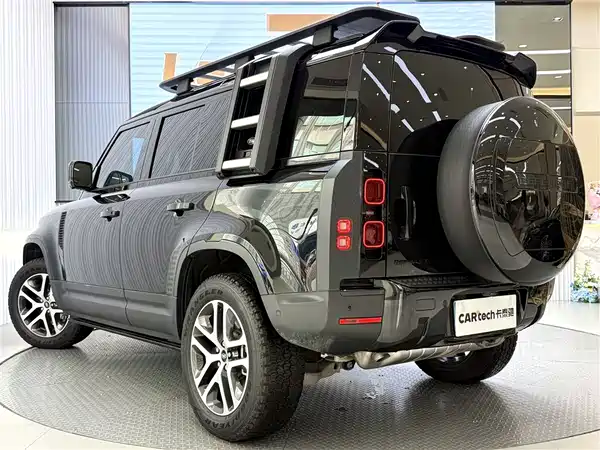 Land Rover Defender 2023