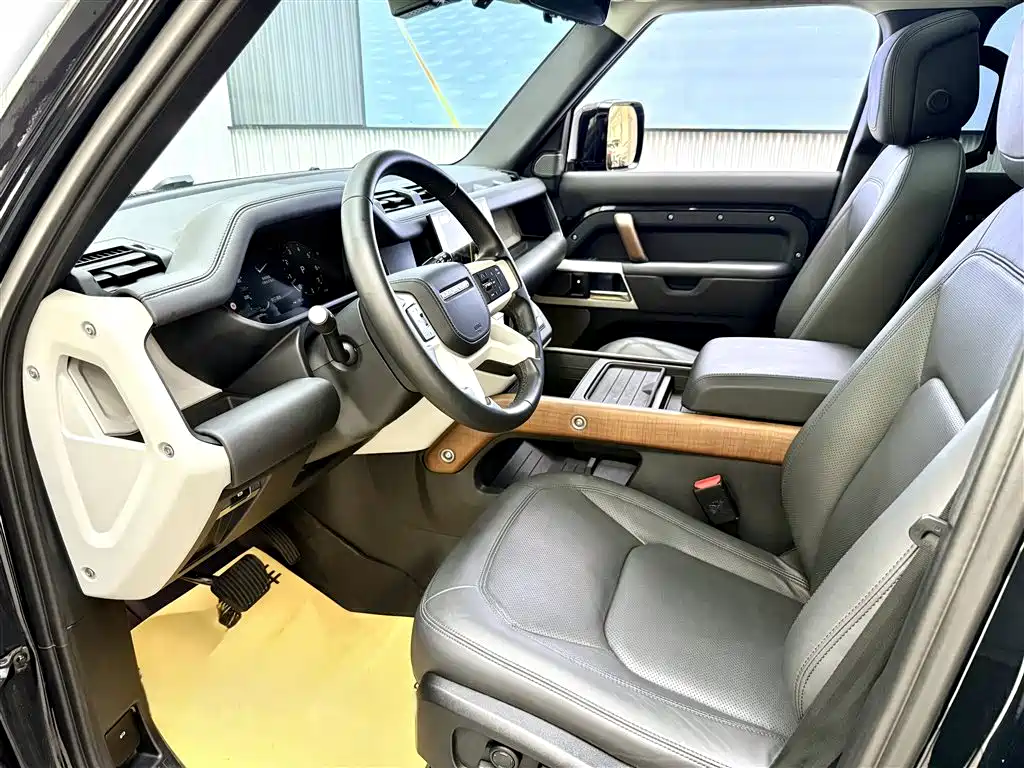 Land Rover Defender 2023 — фото 21