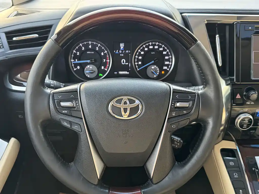 Toyota Alphard 2017 — фото 10