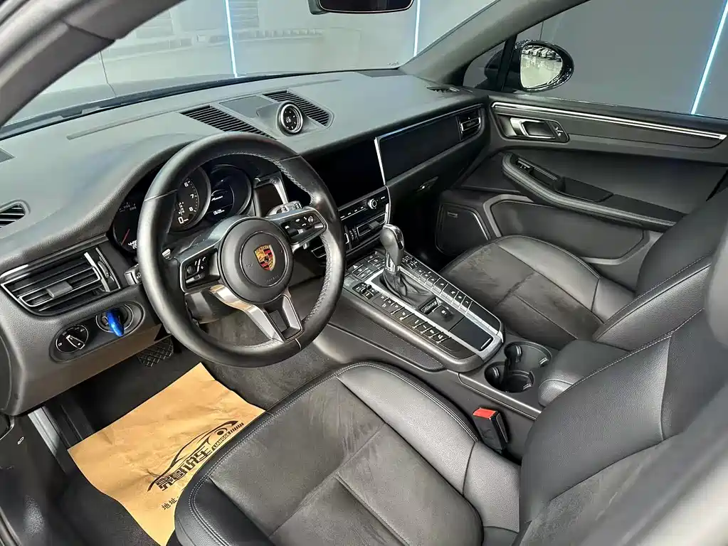 Porsche Macan 2021 — фото 11