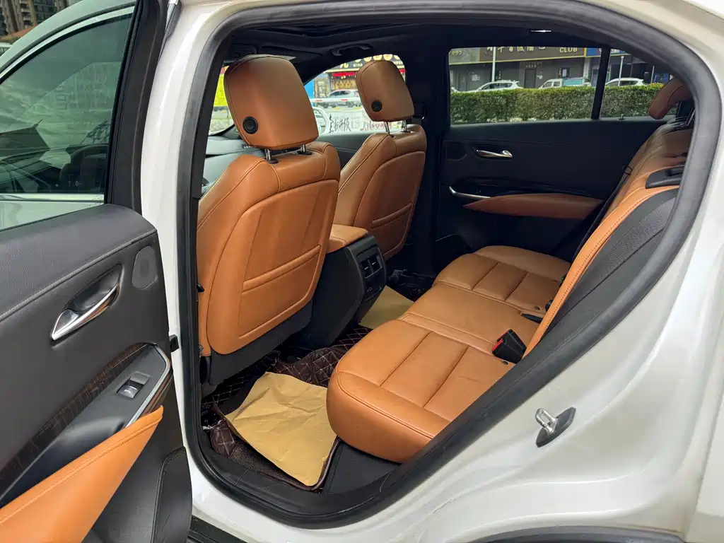 Cadillac XT4 2019 — фото 10