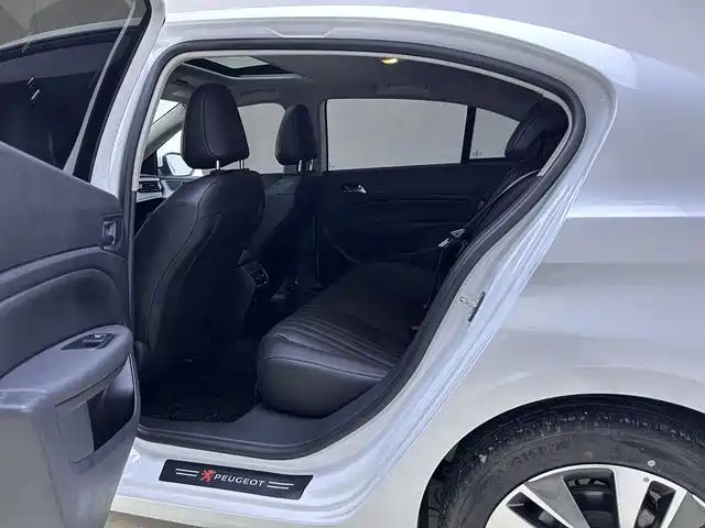 Peugeot 408 2025 — фото 13