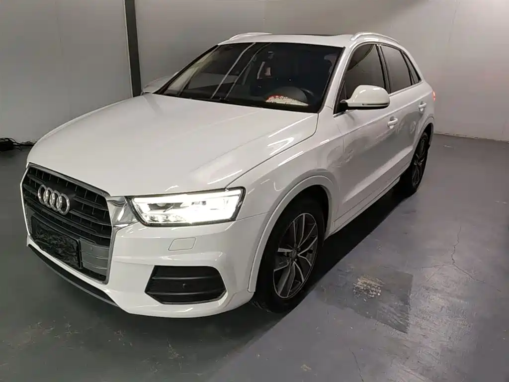 Audi Q3 2018 — фото 1