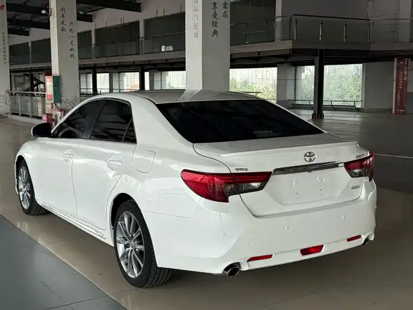 Toyota Reiz 2013