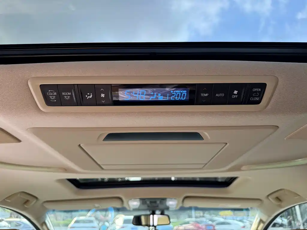 Toyota Alphard 2017 — фото 15