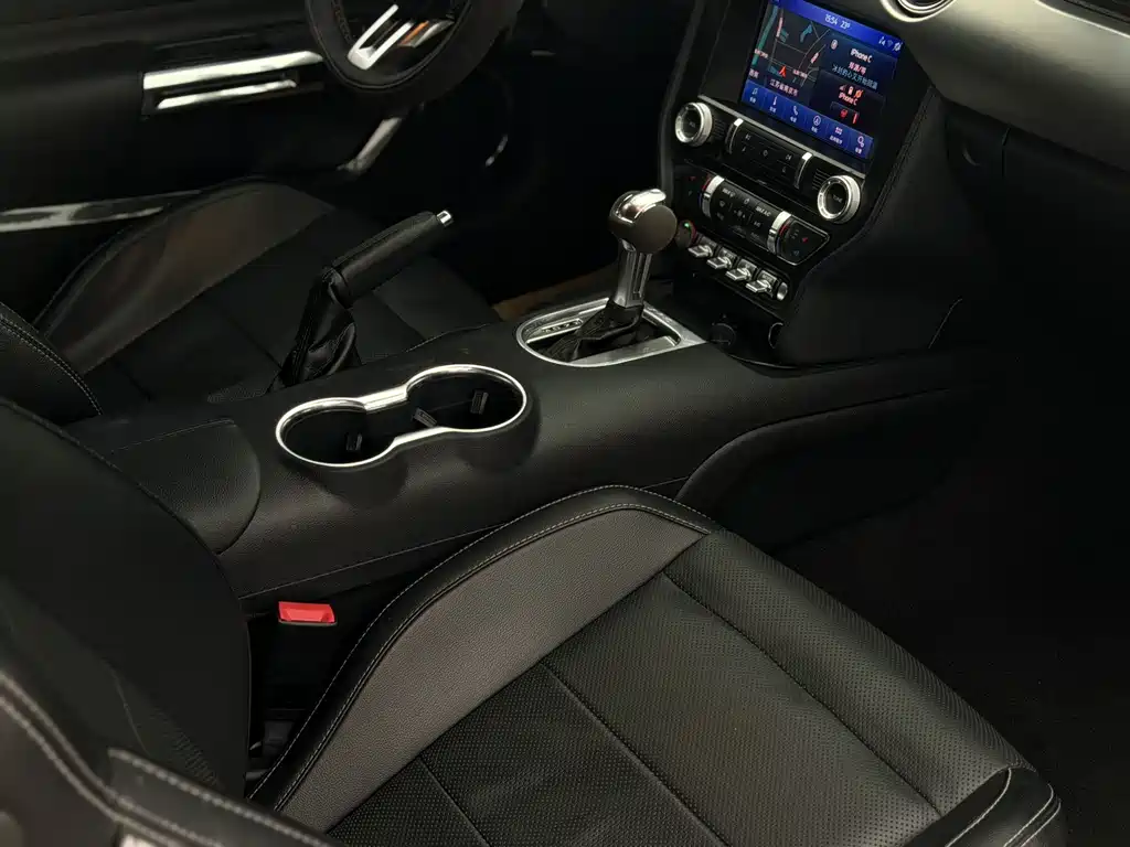 Ford Mustang 2020 — фото 13