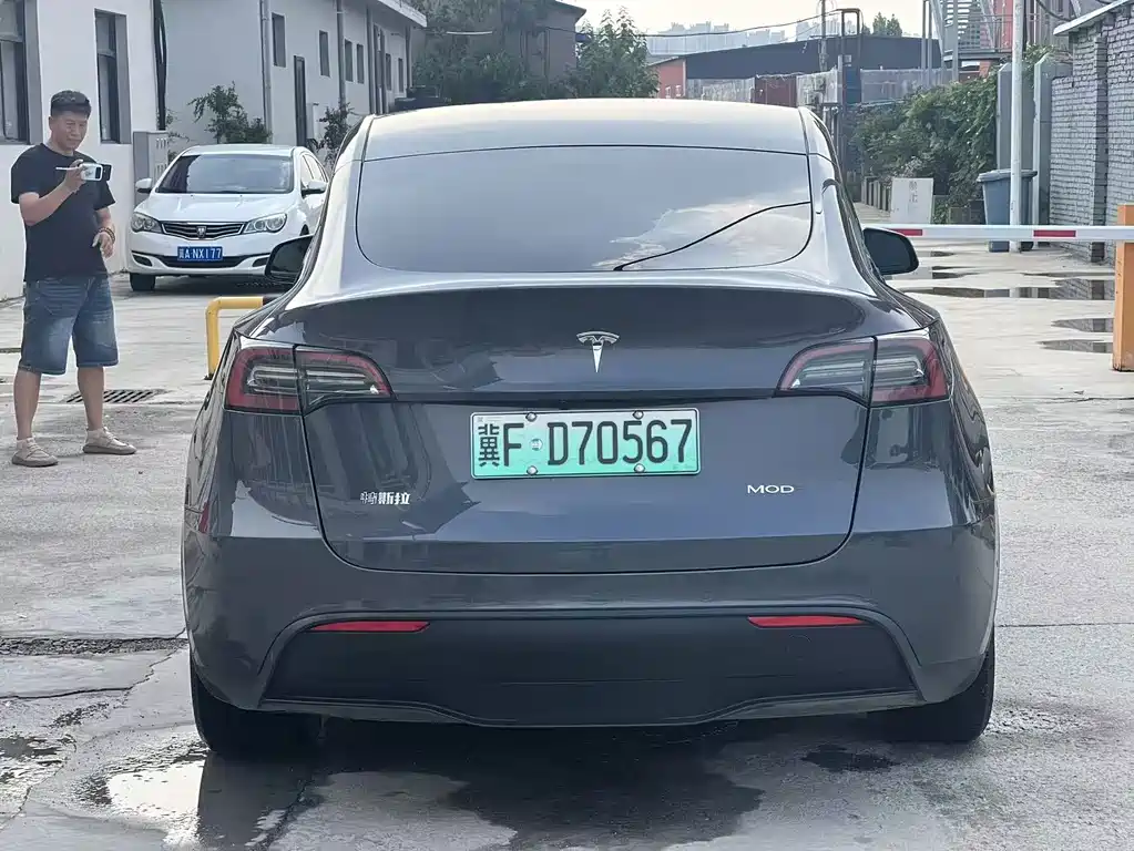 Tesla Model Y 2023 — фото 10