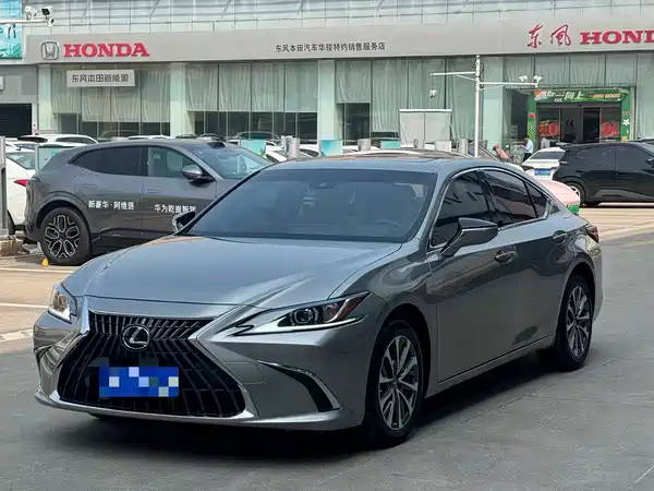 Lexus ES 2022