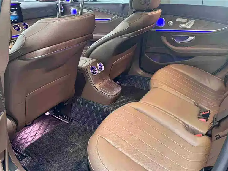 Mercedes-Benz E-Class 2023 — фото 8