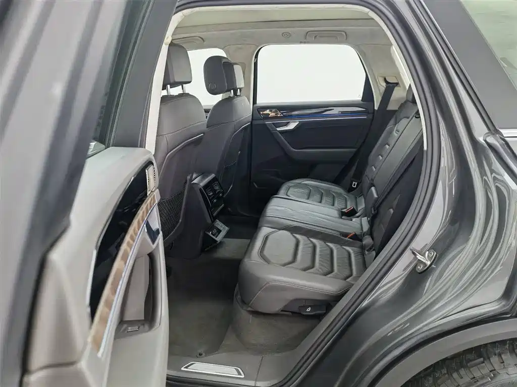 Volkswagen Touareg 2019 — фото 15