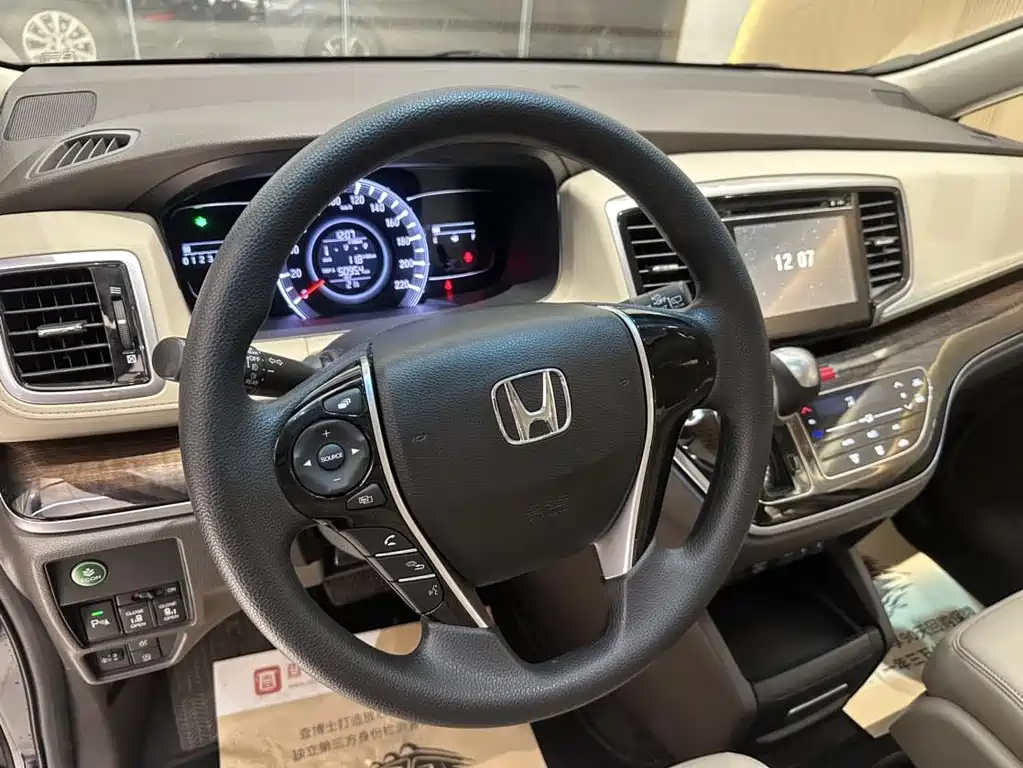 Honda Odyssey 2017 — фото 7