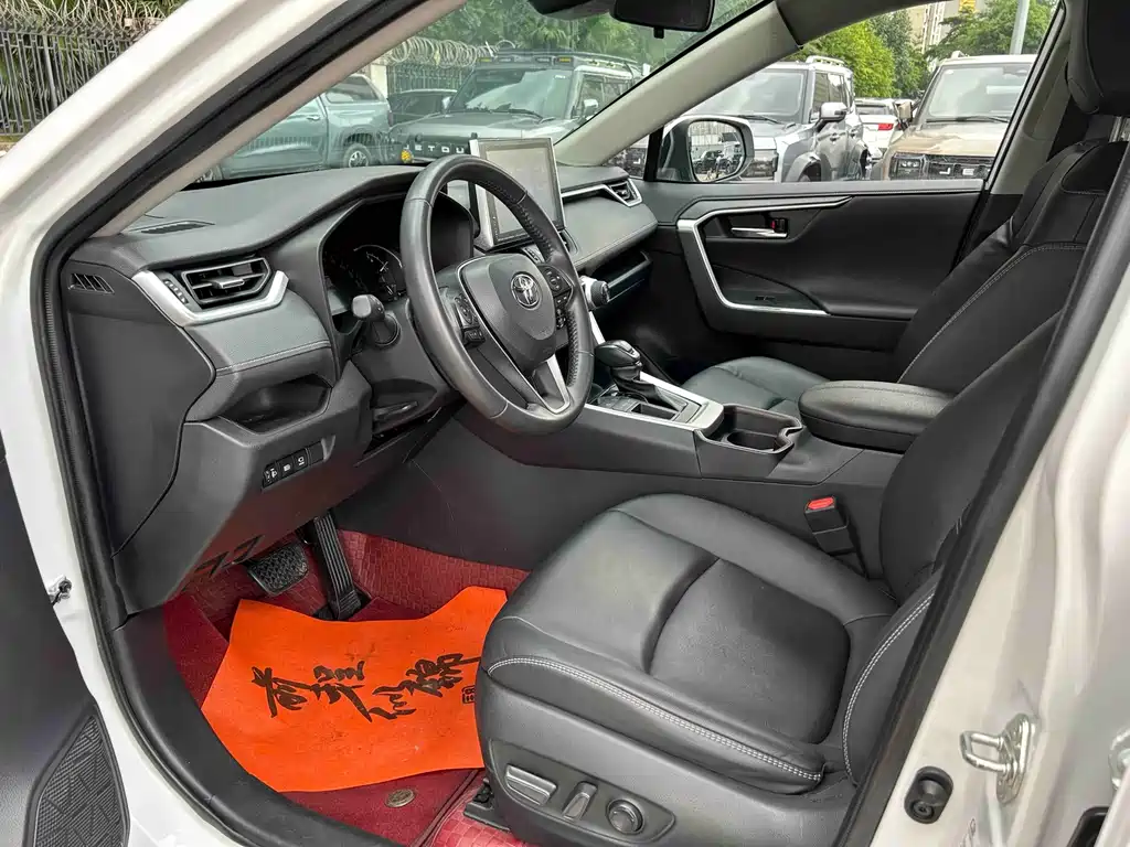 Toyota RAV4 2022 — фото 16