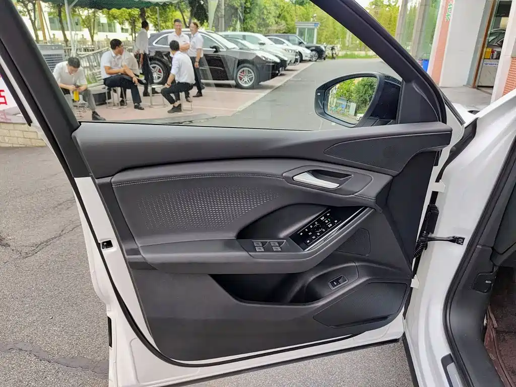 Audi Q6L E-Tron 2025 — фото 6