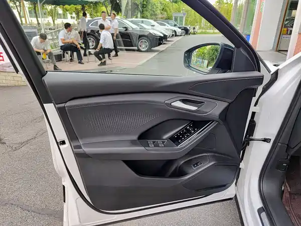Audi Q6L E-Tron 2025