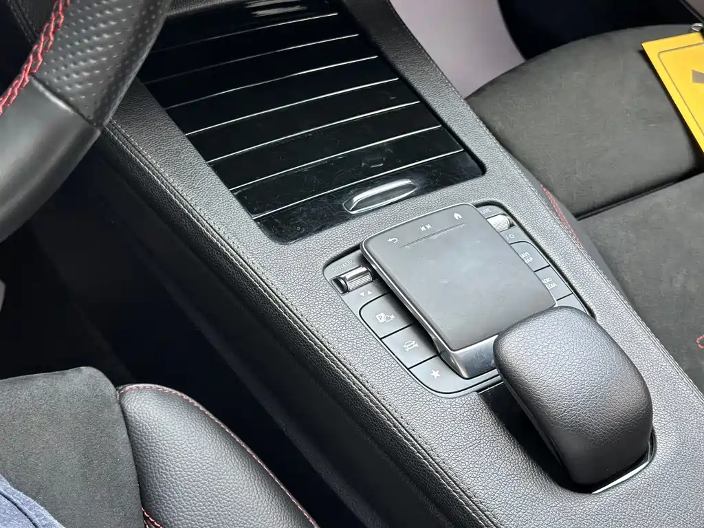 Mercedes-Benz A-Class 2024 — фото 8