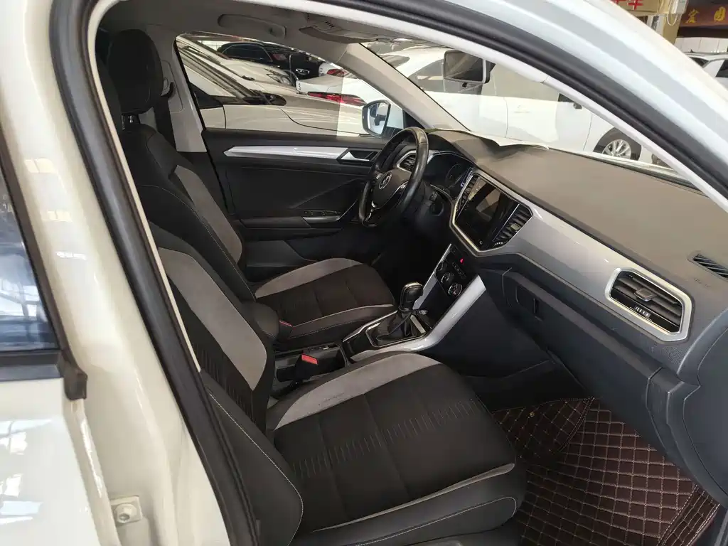 Volkswagen T-Roc 2023
