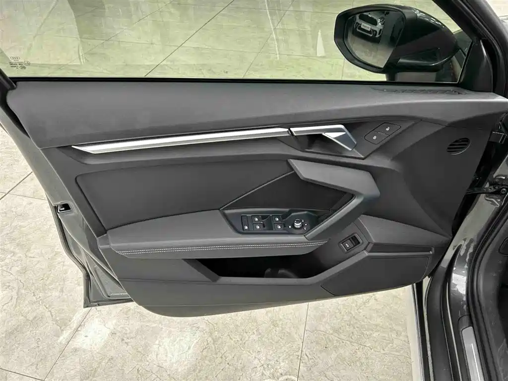 Audi A3 2023 — фото 10