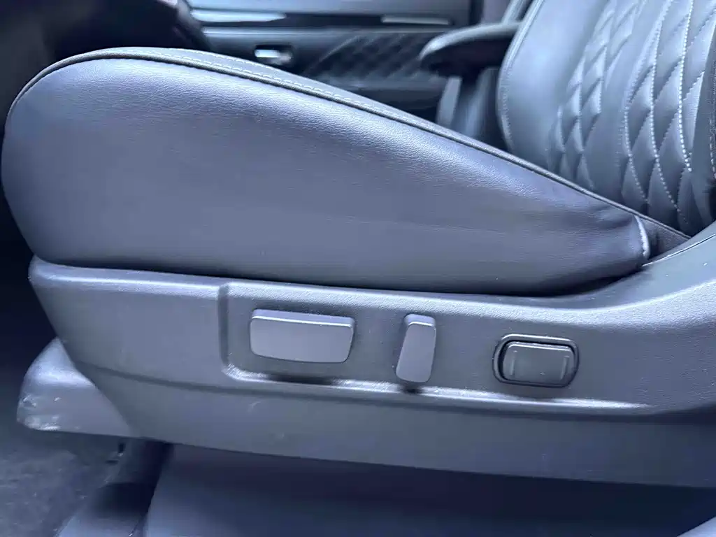 Mitsubishi Outlander 2022 — фото 17