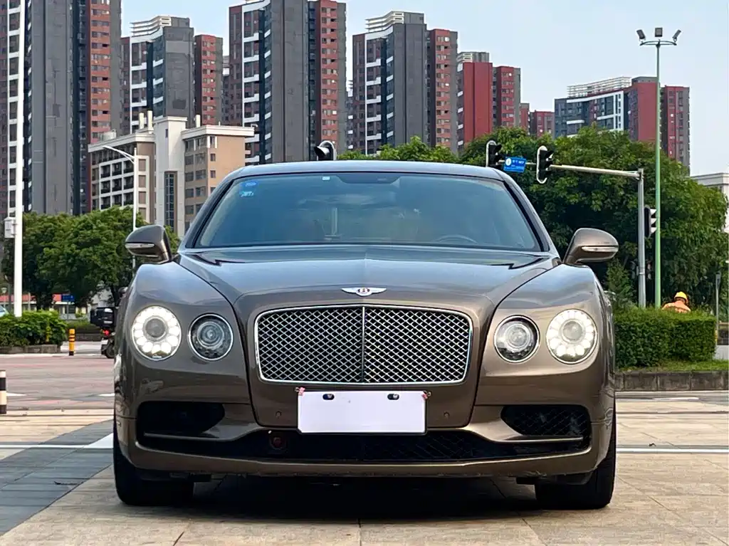 Bentley Flying Spur 2018 — фото 2