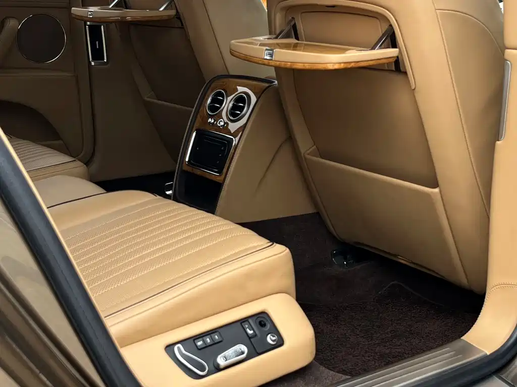 Bentley Flying Spur 2018 — фото 22