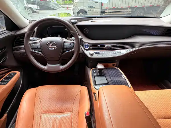 Lexus LS 2020