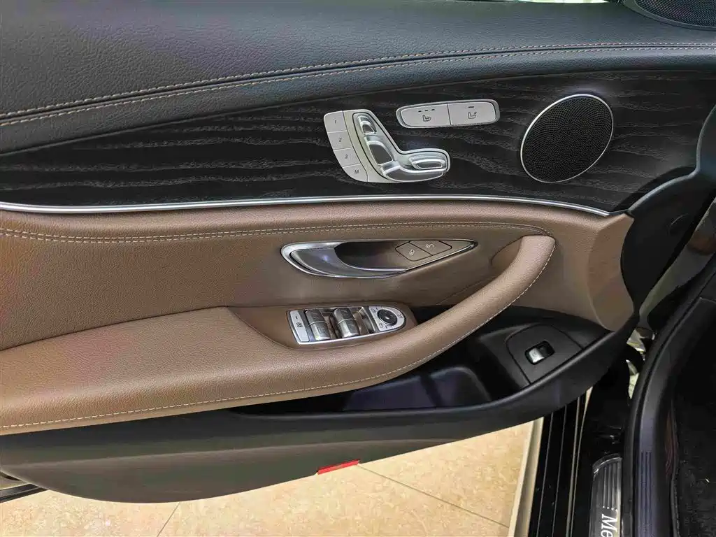 Mercedes-Benz E-Class 2023 — фото 10