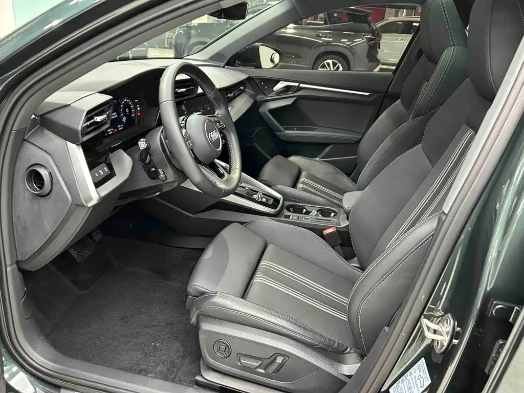 Audi A3 2023 — фото 11