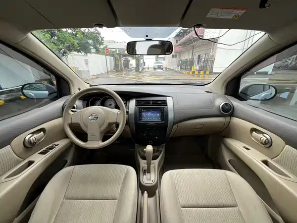 Nissan Livina 2012