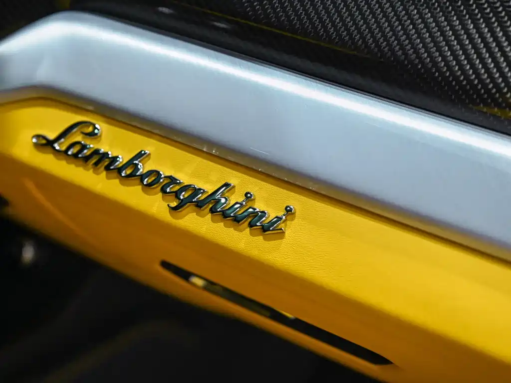 Lamborghini Urus 2023 — фото 14