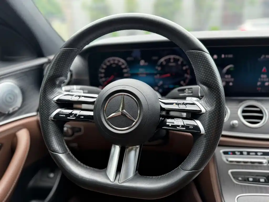 Mercedes-Benz E-Class 2020 — фото 11