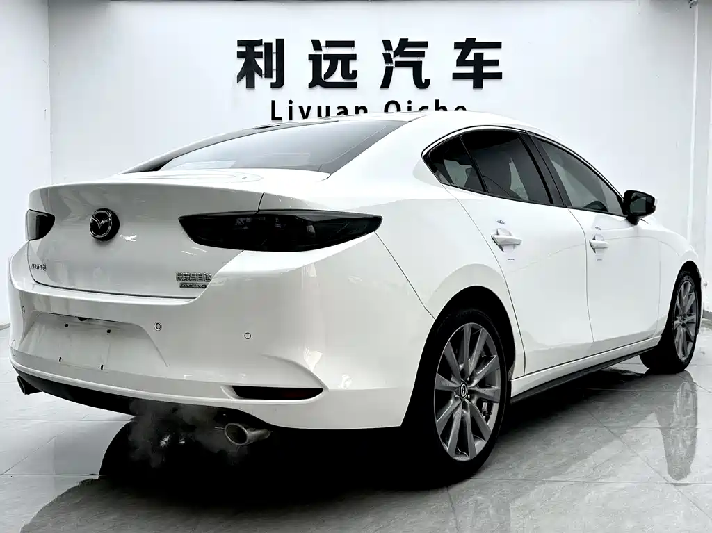 Mazda 3 Axela 2021 — фото 14